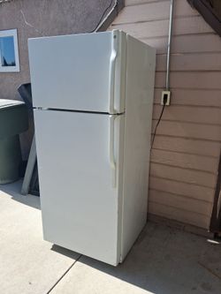 GE REFRIGERATOR