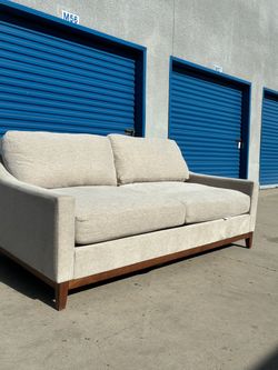 delivery Living Spaces couch 🛻 delivery available🛻