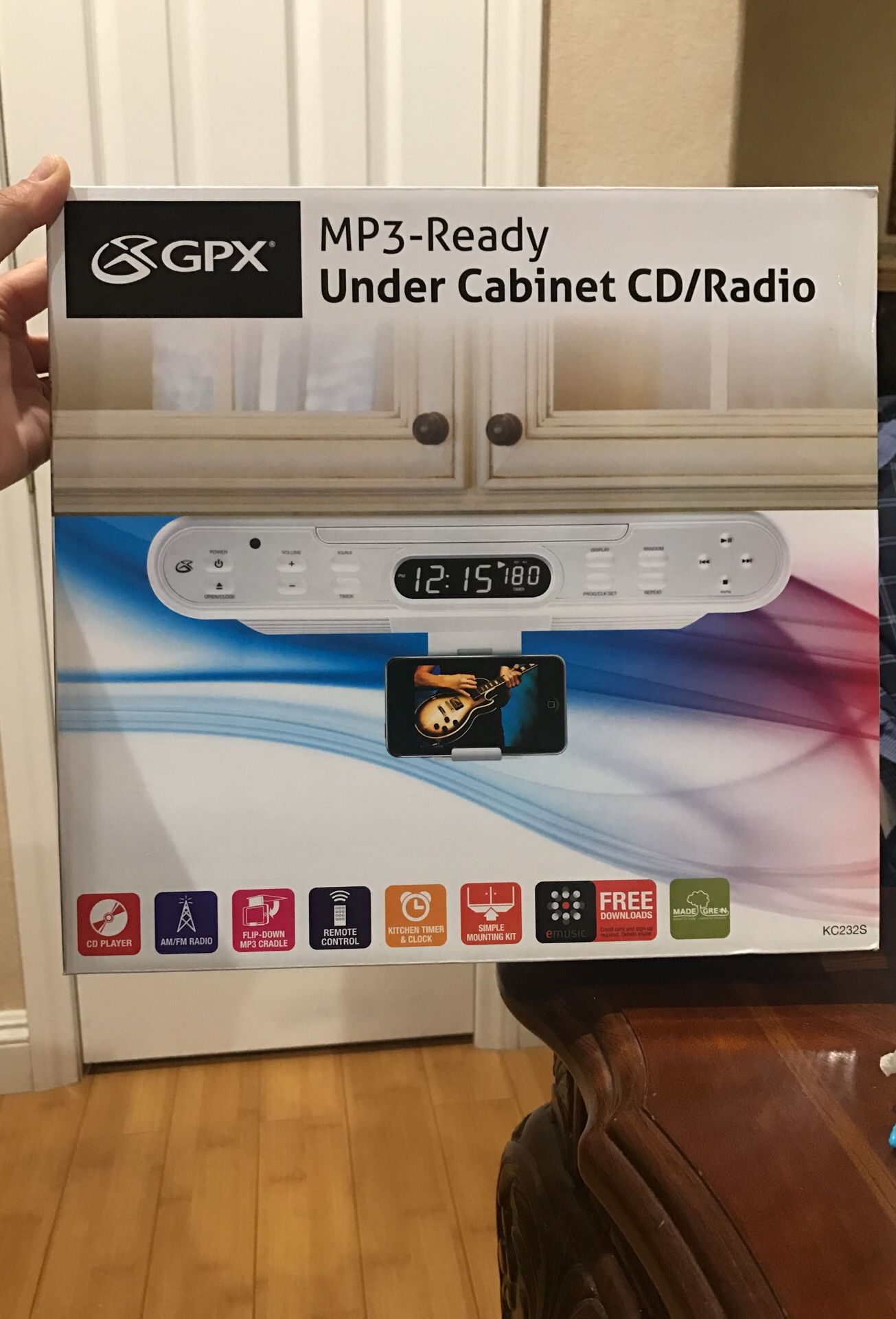 GPX MP3-Ready Under Cabinet CD/Radio