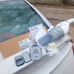 B&D Cordless Lithium Hand Vacuum White