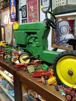 100's Of VINTAGE TRACTORS