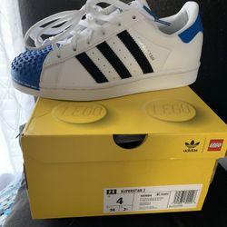 Adidas Lego Superstar Boys 4Y (NEW)
