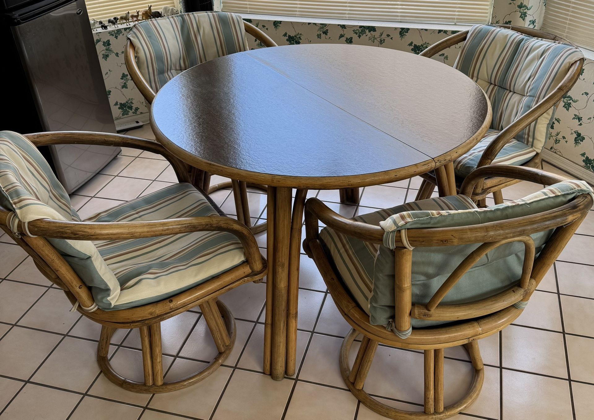 Quality Rattan Dining Set, 42” Table With Extender, Solid Swivel Chairs With New Heavy Duty Bearing Packs, Clean Washable Cushions, New Around $3000