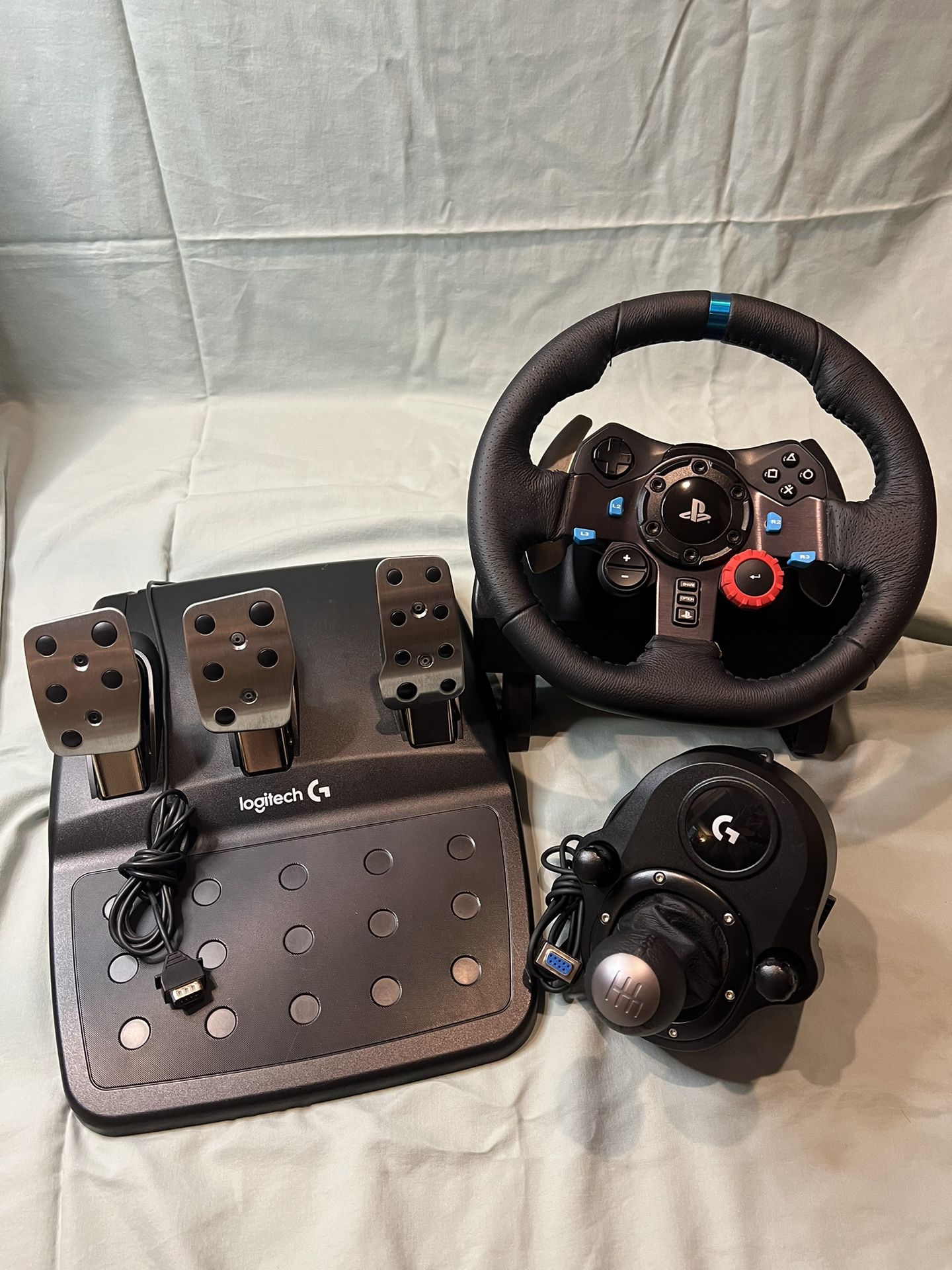 Logitech G29  Steering Wheel, Pedals, and Shifter  PS4/5 And PC
