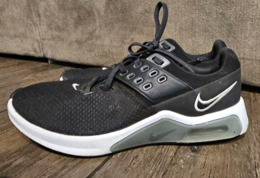 Women Nike Shoes Size 9