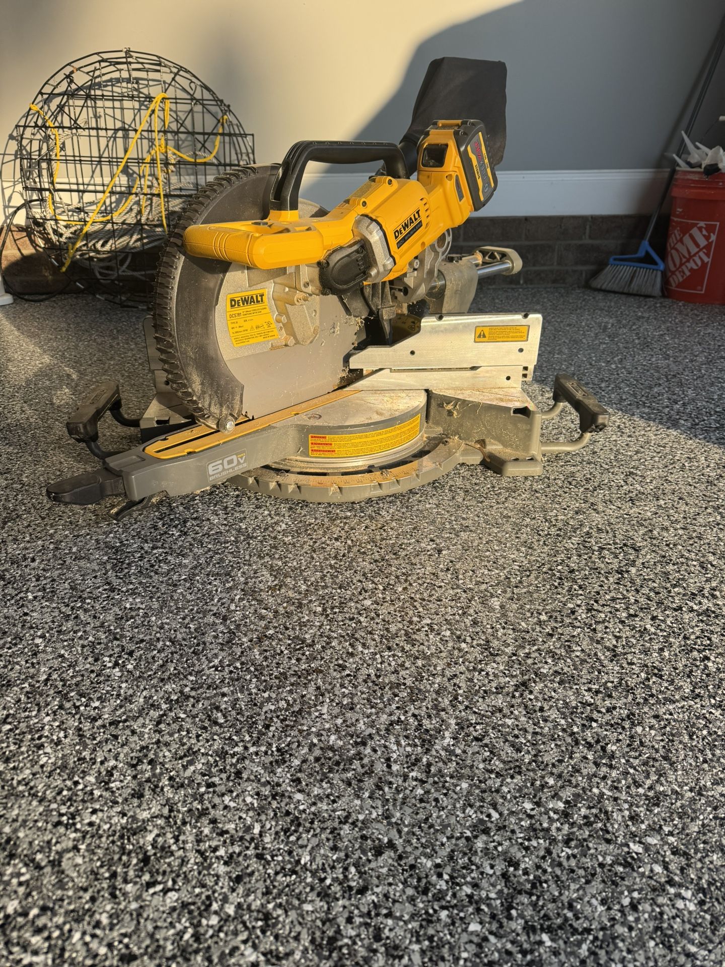 Dewalt 60V Miter saw