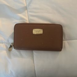 Guess And Michael Kors 