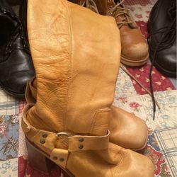 Frye Boots Size8 Half 