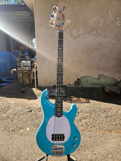 Sterling StingRay Bass + accessories