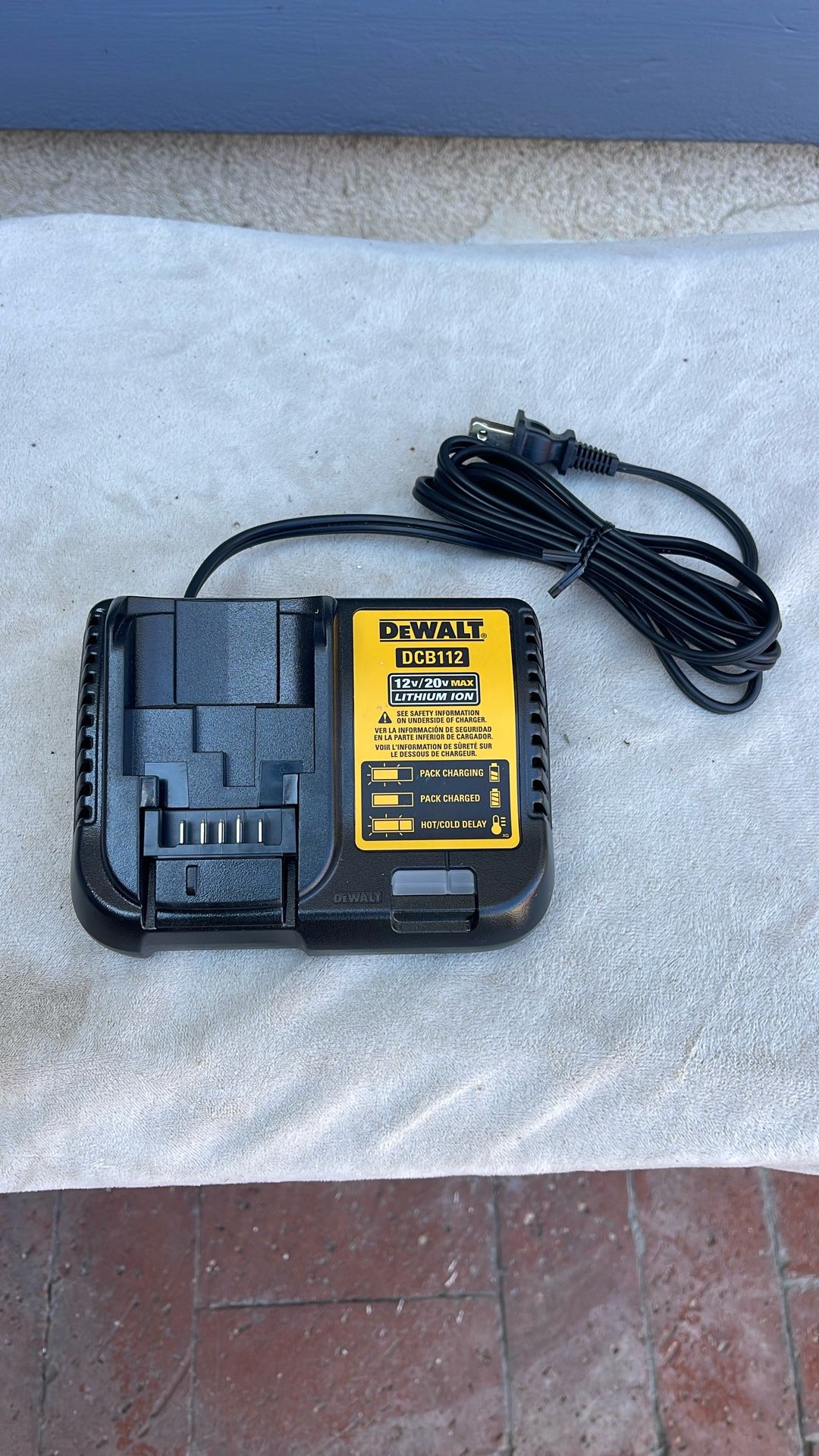 Dewalt Charger DCB112 , 12V/20V MAX Lithium Ion