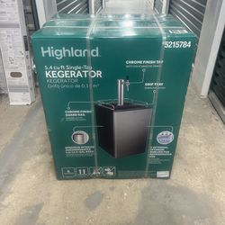 Highland 5.4 Cu Ft Single Tap Kegerator Chrome Finish Fits 5.6-15.5 Gal Kegs Draft Dispenser