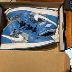 Jordan’s 1 Mids Size 7 Y Lmk