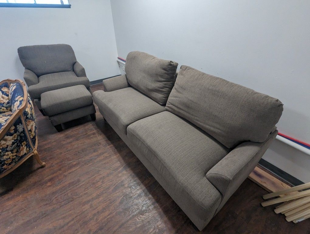 Free Delivery! Grey Modern Couch, Chair, And Ottoman Set 