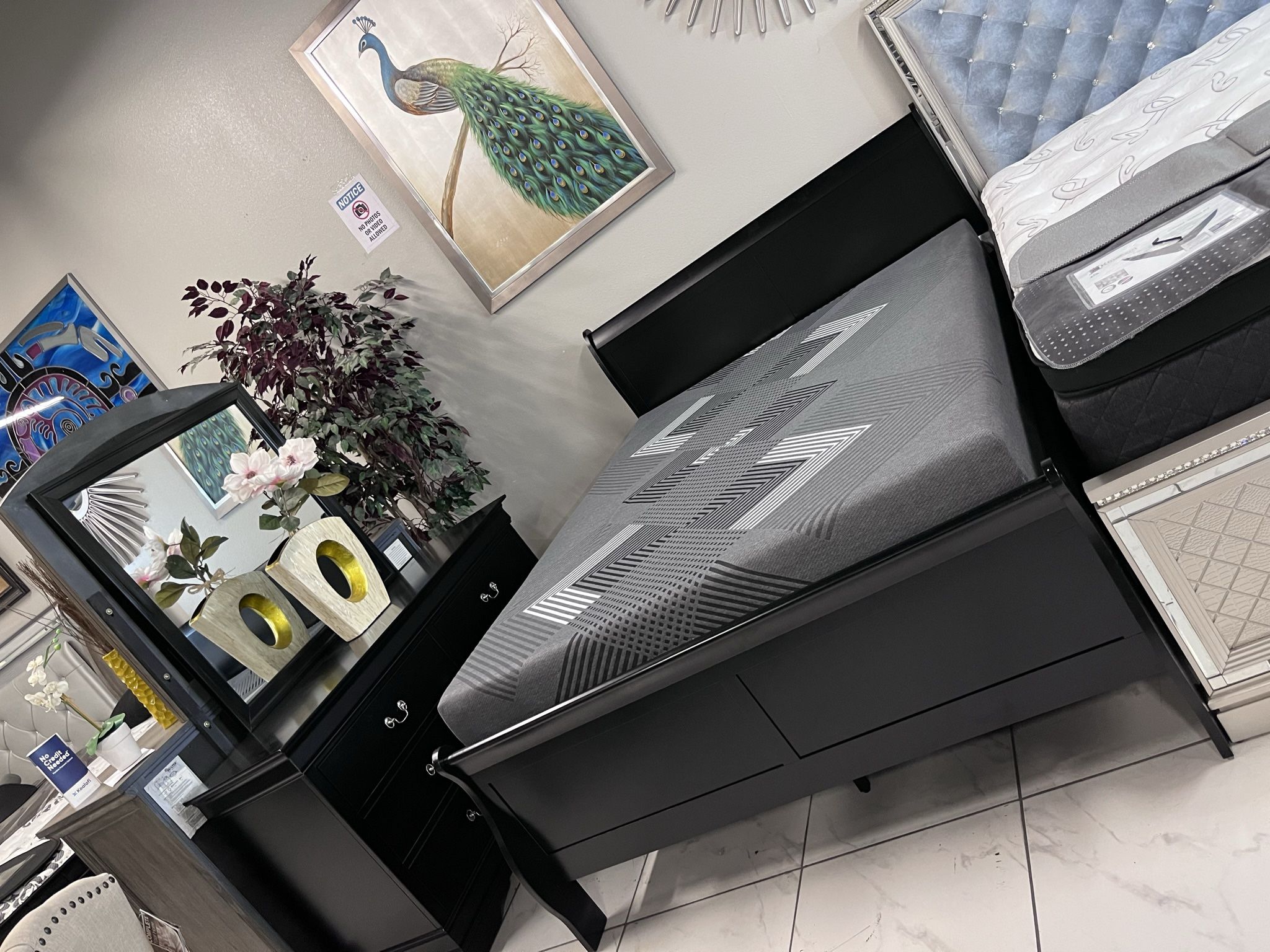 4pc Queen Bedroom Set ✨ Easy Financing Available ✨ No Credit Needed