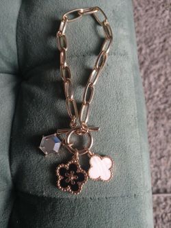 Gold bracelet 7 inches