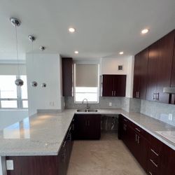 Gorgeous Designer Kitchen With All Appliances 