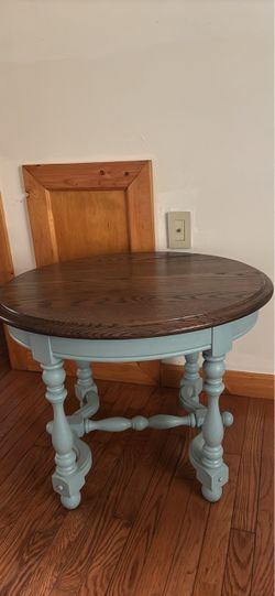 Refurbished wooden end table