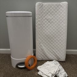 Munchkin STEP Diaper Pail & Baby Changing Pad