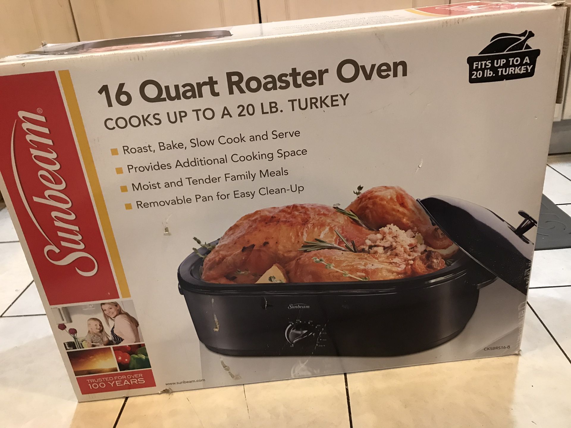 New in box•16 Quart Roaster oven that cooks food on the counter-$20