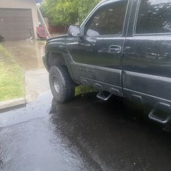 2002 Chevy Avalanche “ Lifted”