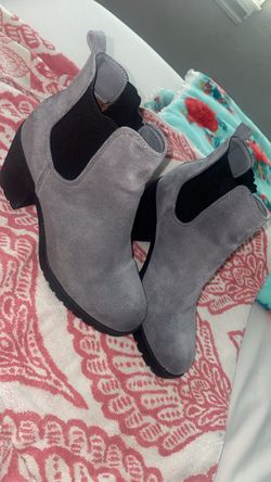 Women boots size 8