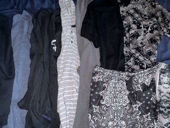 Lot of 9 Items Of Clothing Men’s Large