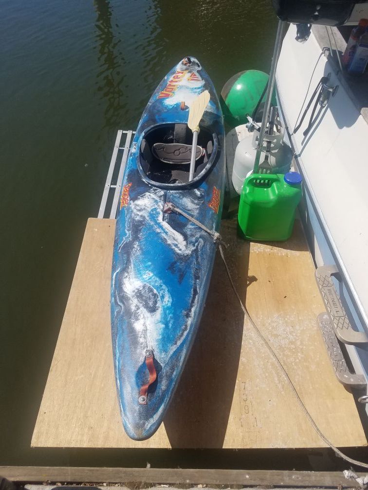 Dagger vortex kayak