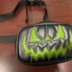 Love pain And Stitches Belt Bag