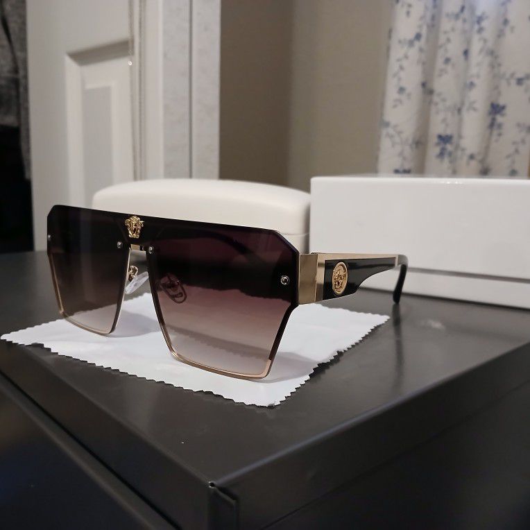 Versace Sunglasses. In Excellent Condition 