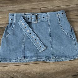 Love Tree Denim Mini Skirt w/Belt - Size Medium