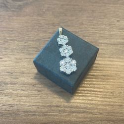 Beautiful Charm Whit Diamonds Real Gold No Fake