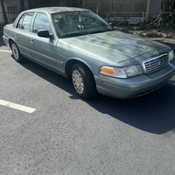 05 Ford Crown Victoria