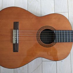 Yamaha CGS102 1/2-Size Classical Acoustic Guitar with gig bag
