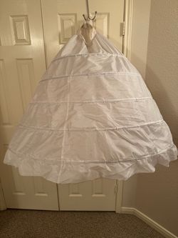 White Multi-Hoop Petticoat / Hoop Skirt for Wedding or Quinceañera Gown