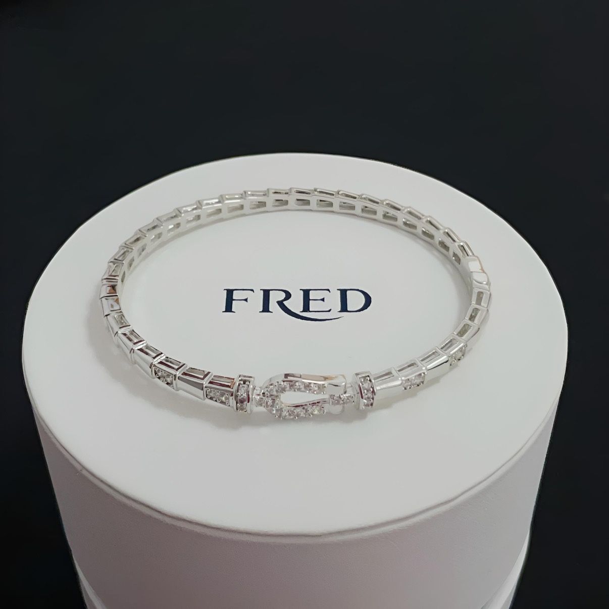 Full diamond horseshoe bracelet hand rope