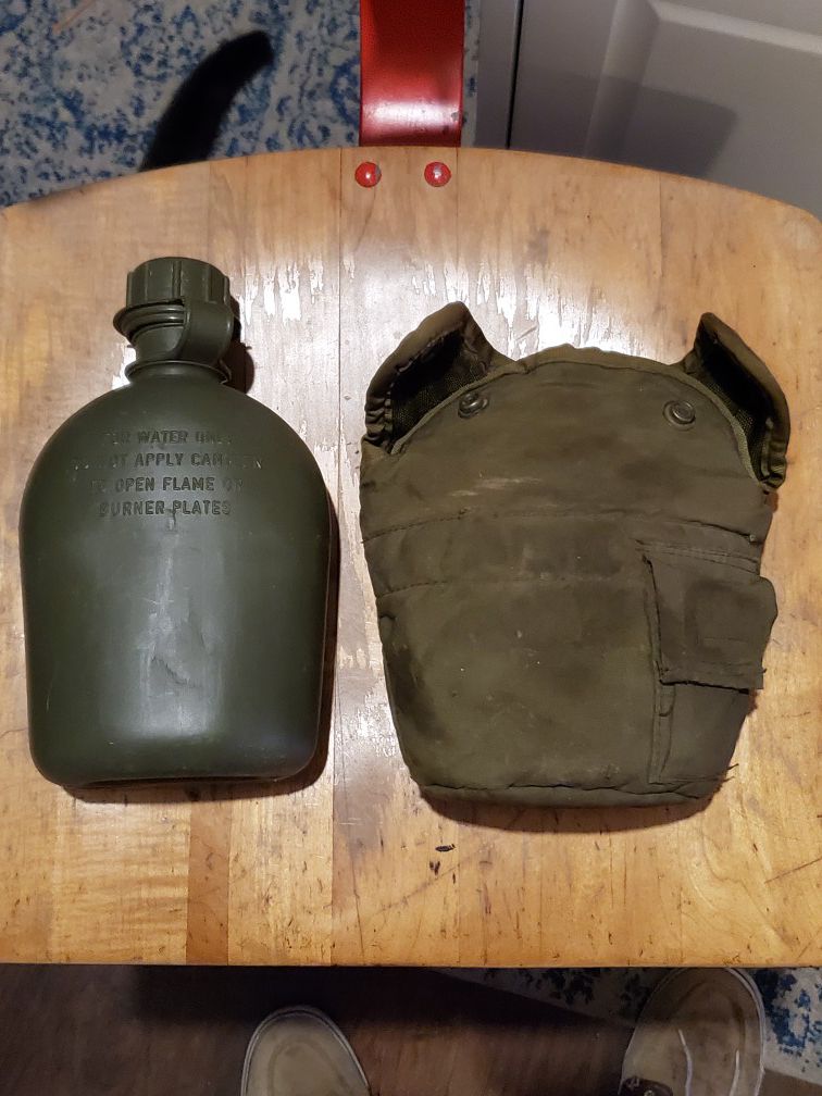 1976 US canteen W/cover