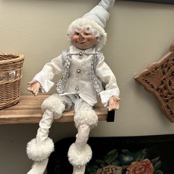 Christmas elf - Rainor 2016 Floridus a silver and white   Light pink on bottom shoe