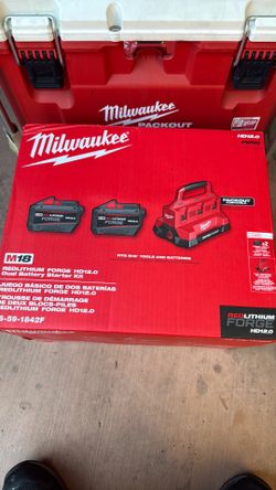 Milwaukee m18 REDLITHIUM FORGE HD12.0 ah 2 batteries pack out charger )