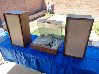 KLH MODEL 20 Turntable Record AM FM Player with 2 Bookshelf 4 Ohm High Level Switch 39 Loud Speakers