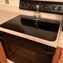 GE Oven rarely used. New condition!! 