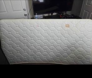 Twins size bed and frame