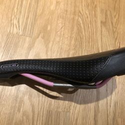 Specialized ARIEL SL 143 saddle (Pink Edition)