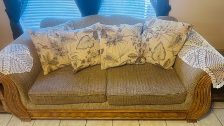 Living Room set with 2 end tables and 1 coffee table