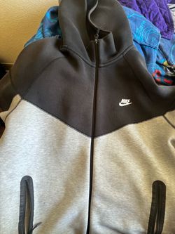 Black and grey Nike tech