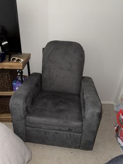 Delta Children Skye Nursery Glider Swivel Chair with LiveSmart Fabric