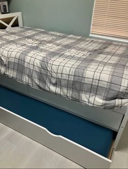 Twin bed with trundle two drawers