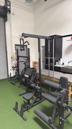 Titan Lat Pull Down Machine