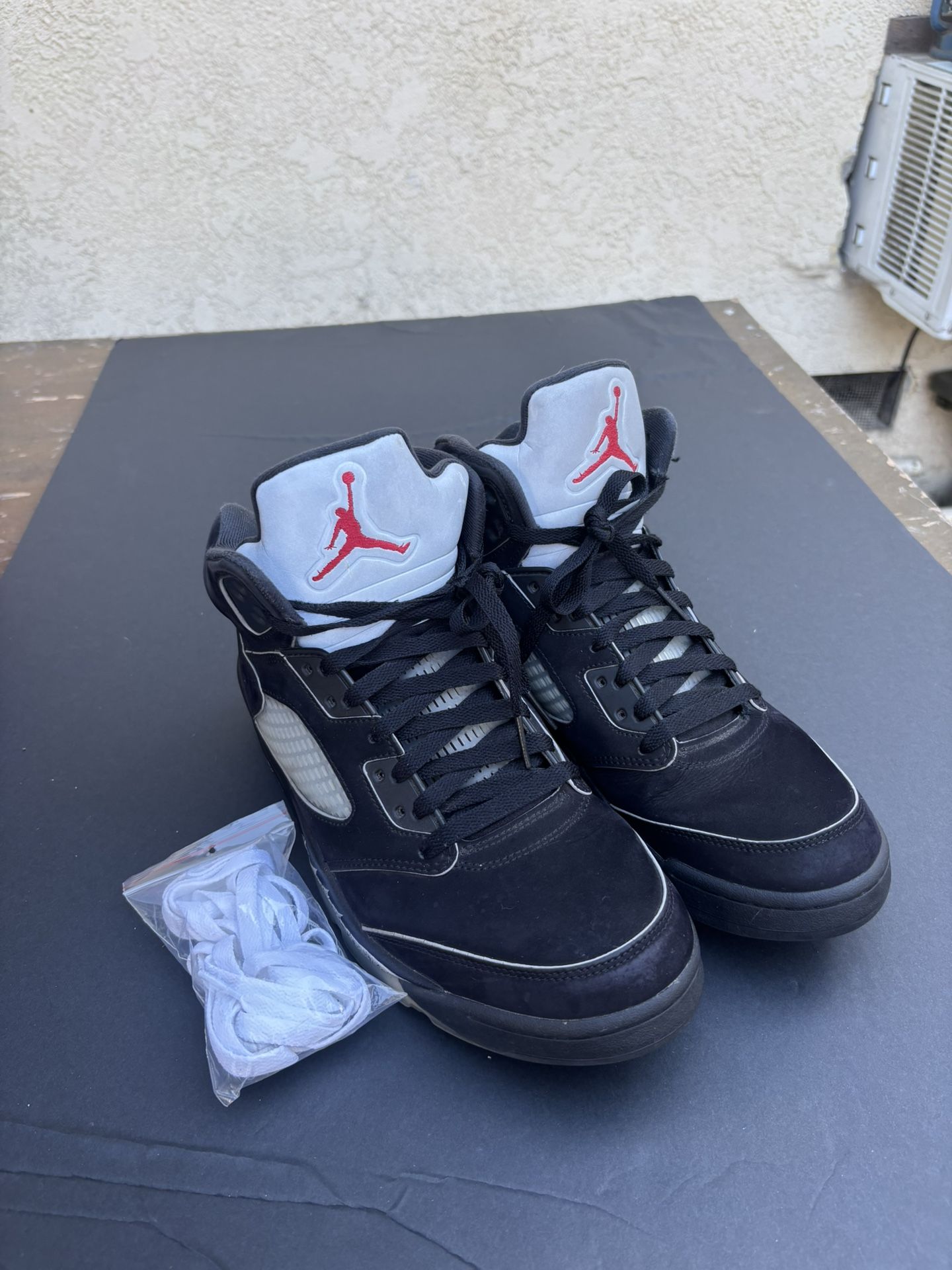 Jordan 5 Retro Black Metallic Reimagined Size 10 (USED)