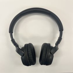 Earmuffs - JBL Tune Bluetooth Wireless On-Ear Headphones. In Very Good Working Condition.