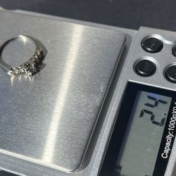 Vintage solid 18k white gold genuine diamond solitaire ring  size 6.75